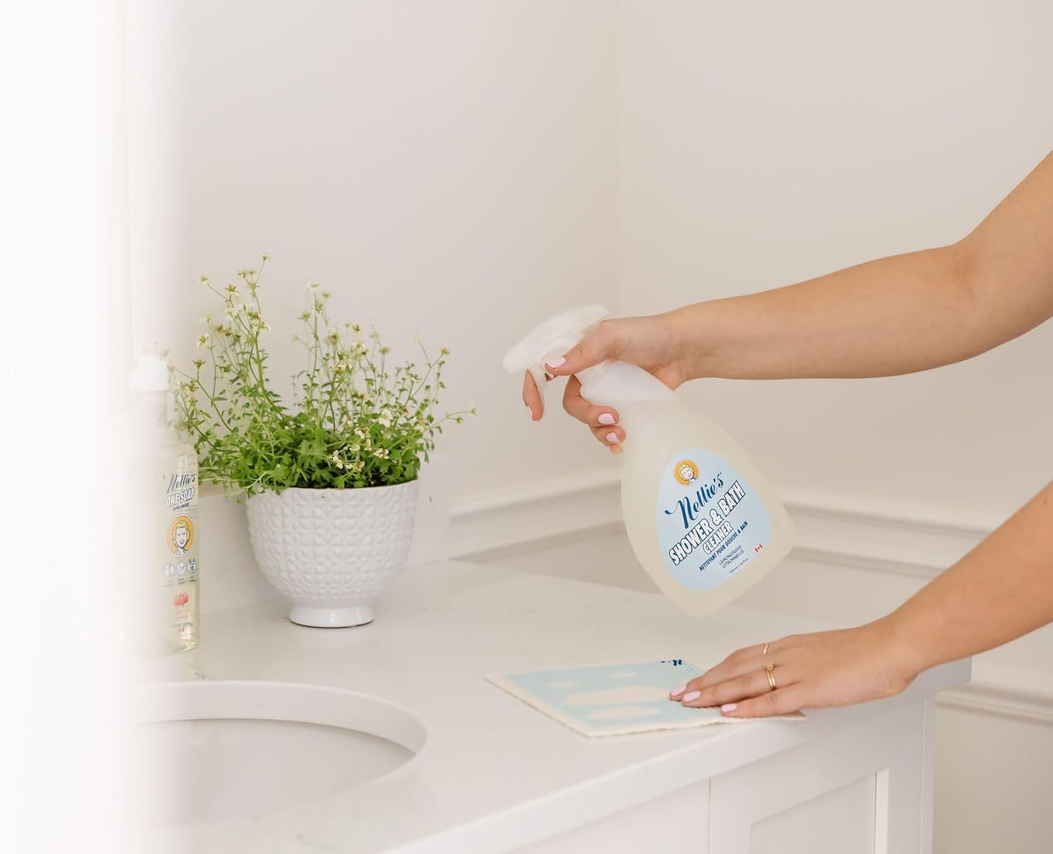 Plant-Based Bathroom Cleaner (24 fl oz.) A15404