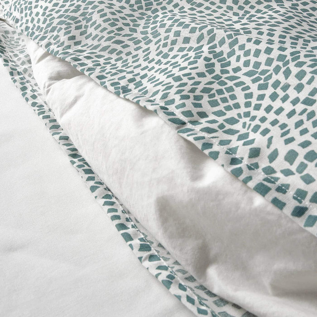 White/Blue Full/Queen Duvet Cover and Pillowcase(s) D1196