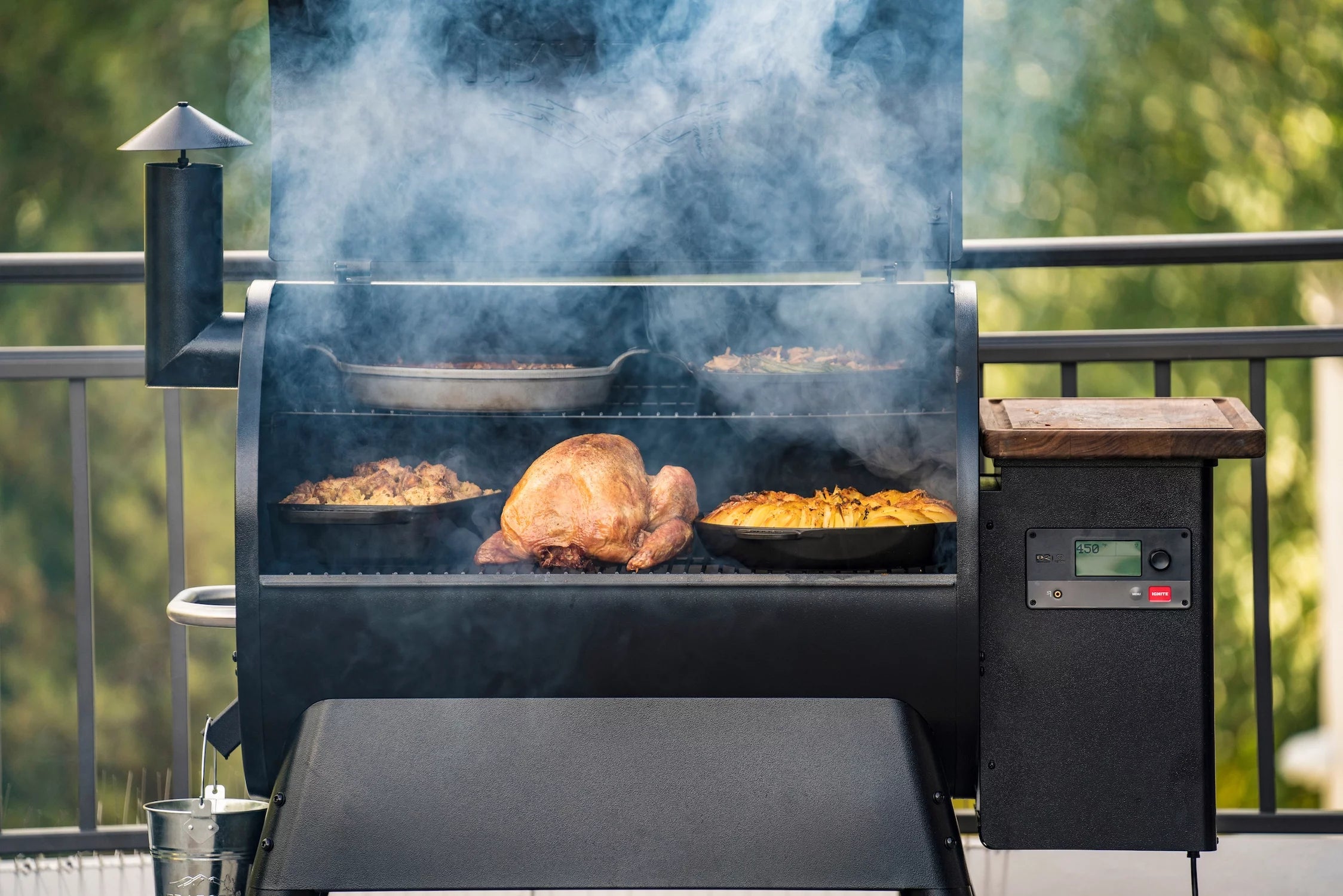 Black Wood Pellet Grill and Smoker V61685
