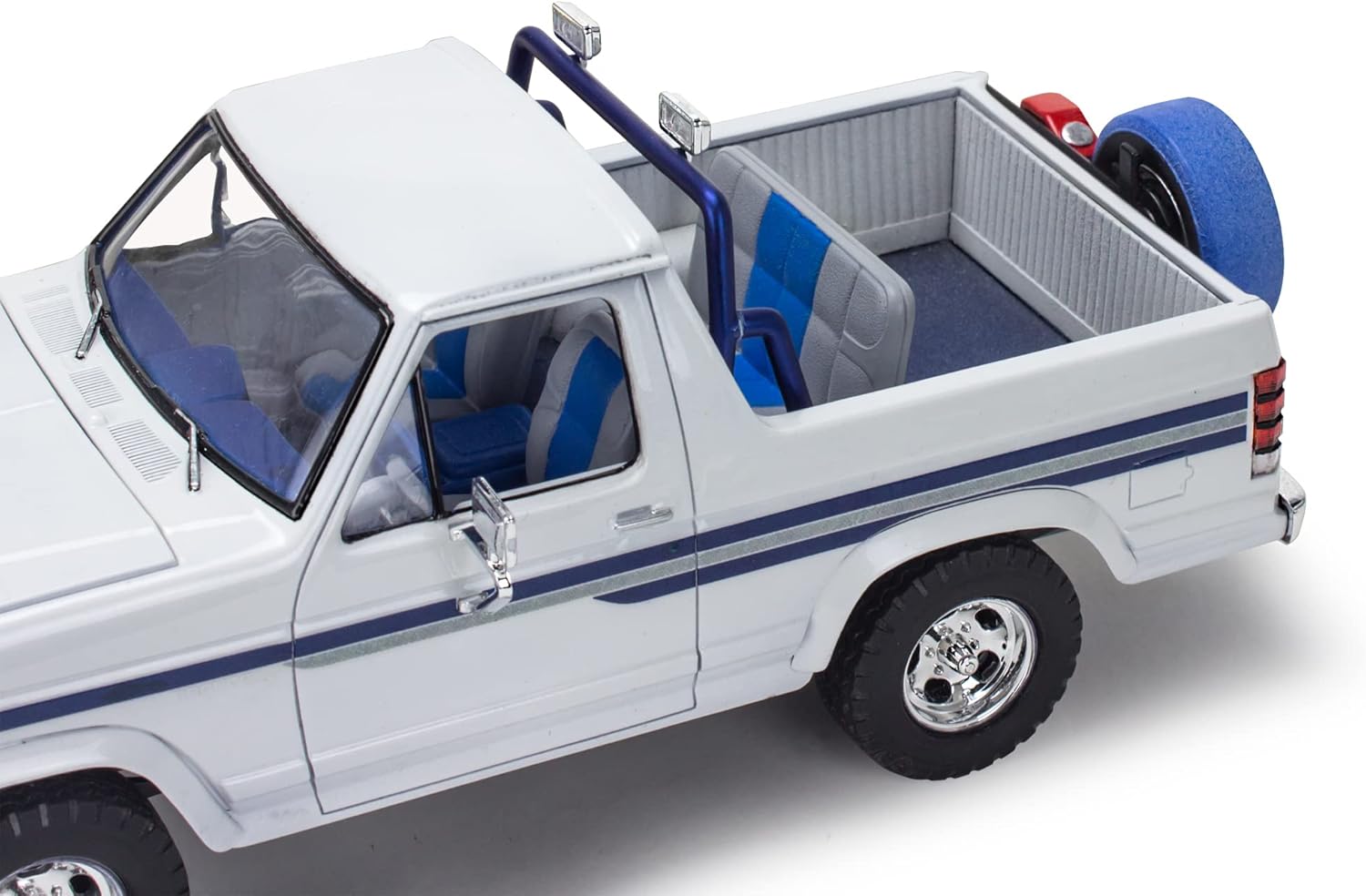 1:24 scale 157-Piece Model Truck Building Kit P403